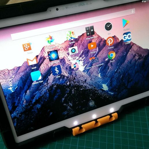 phonestand01.jpg Бесплатный STL файл Phone and Tablet Stand・План 3D-печати для скачивания, murbay52