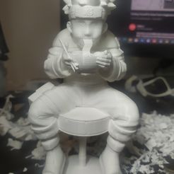 modèle décoratif de naruto mangeant des ramen