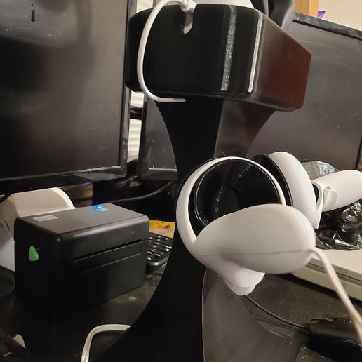 20220310_200401.jpg Oculus Quest 2 Charging Stand