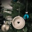 IMG_1845.jpg Boule de Noël : l'amour qui tourne