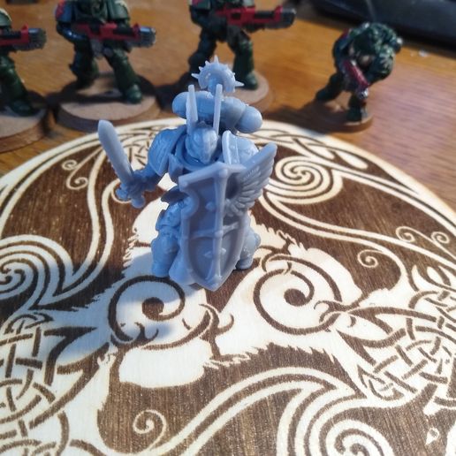 Angelus cohortis tenebris Mundi