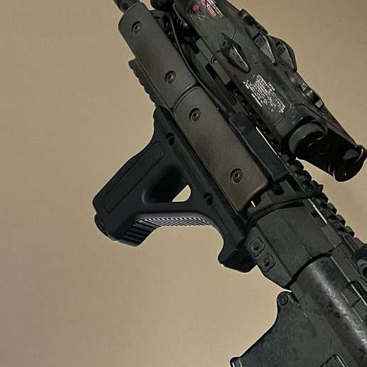 image10.jpeg "Der Claymore" AVG-Vordergriff