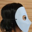 side-view-of-female-mannequin-in-perihelion-moretta-mask.jpg Moretta/Servetta Muta - Máscara de mascarada veneciana - Perihelion Prints