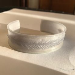 IMG-1305.JPG feather bracelet