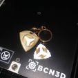 DAMP pick by eXIMienTa® con porta puas triangle dent.jpg TRINITY DAMP pick by eXIMienTa® ORUS PLA And White TPU