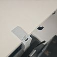 IMG_20260104_150614.jpg Praktischer Mikrofon‑/Headset‑Halter mit integrierter USB‑Ablage
