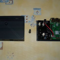 Fichier 3D gratuit Raspberry Pi 3 Model B+ 5 pouces écran LCD combo  🔌・Design pour impression 3D à télécharger・Cults