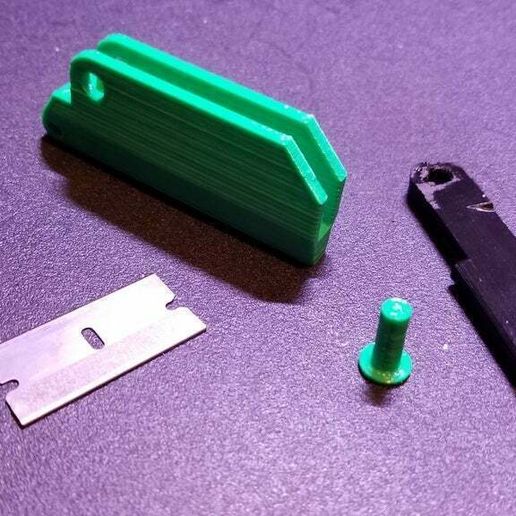 20190329_002736.jpg Razor blade holder