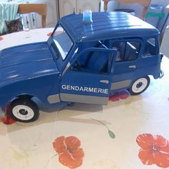 CIMG9317.JPG RENAULT 4L BODY AND CHASSIS