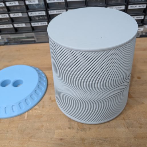 PXL_20260519_161723325.jpg XXL trash can with a lid that will destroy your slicer!!!!