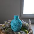 WhatsApp-Image-2026-05-02-at-19.54.43.jpeg Peacock Vase