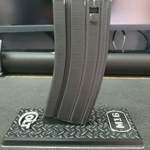 408599165_319878090924062_6460511044488784313_n.jpg M4 Stand COLT Logo & No Logo