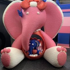 Cute mom elephant and her little elephants printed in place without supports