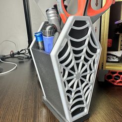 IMG_4427.jpeg STL file DRACULA VAMPIRE CASKET/COFFIN SPIDER WEB AND CROSS PEN CUP OR MAKEUP BRUSH HOLDER・3D printing design to download