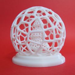 Voronoi Christmas Tree Globe.JPG STL-Datei Voronoi Christmas Tree Globe kostenlos・Modell zum 3D-Drucken zum herunterladen