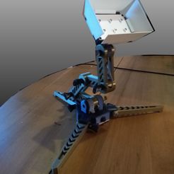 Ilampe-Copie.jpg Articulated desk lamp
