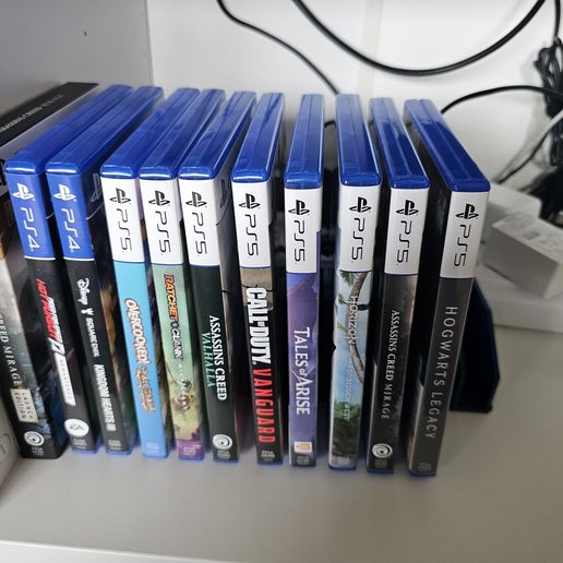20240202_124915.jpg PS5 game holder