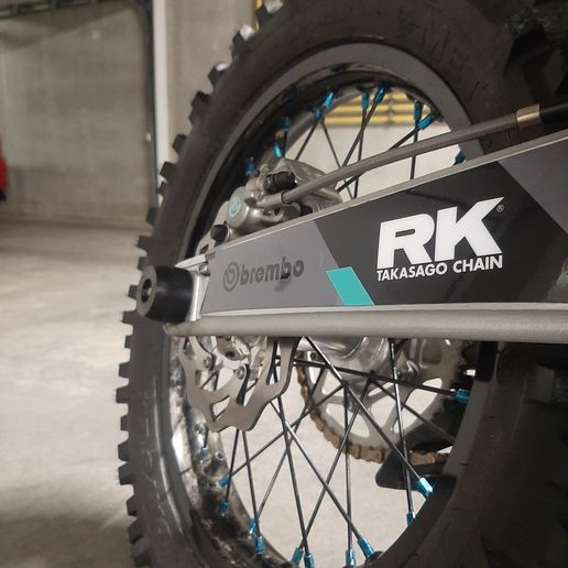 20250929_114605.jpg Stark Varg Axle Sliders