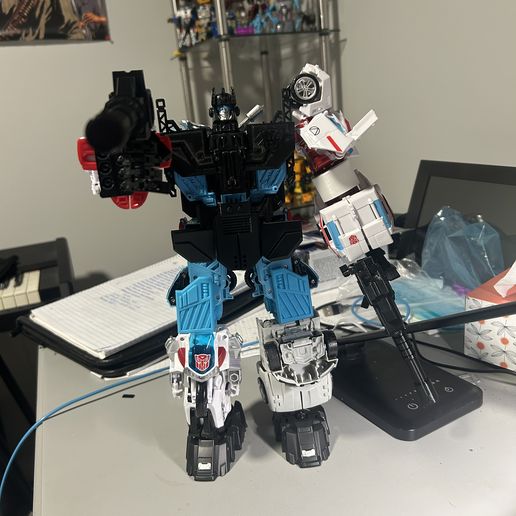 IMG_6070.jpg Transformers Defensor Combiner wars oversized phaser