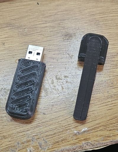 Cap with pocket clip