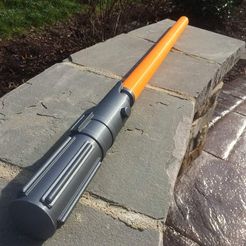 lightsaber_display_large.JPG Anakin / Le sabre laser de Luc