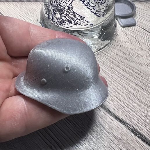 2 Pezzi Tappi Per Bottiglie A Forma Di Casco Da Soldato - Apribottiglie Integrato - Saluto Militare - Regalo Divertente Per Birra