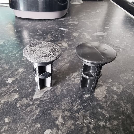 Wheelie Bin/Trash Can Lid Hinge Pin