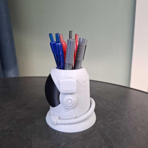 Astronaut Helmet Pen Holder – Space Desk Organizer