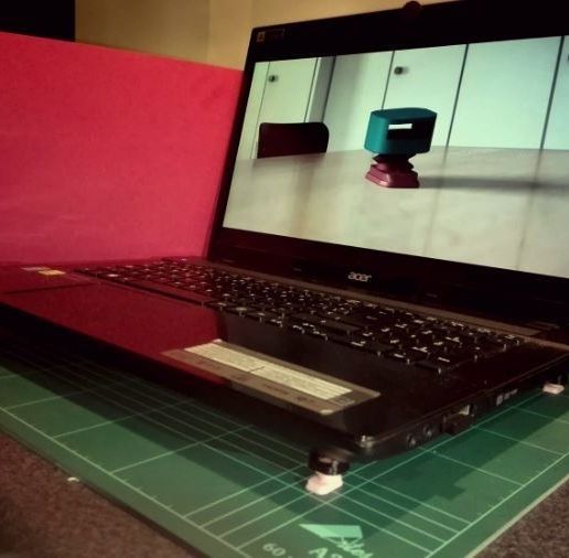 patitasc1.JPG Little Feet for Portable Computer & More!