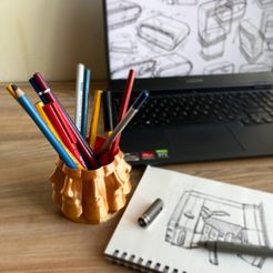 IMG_0869.jpg STL file Polyface Pen Stand - Easter MOAI・3D print object to download