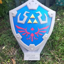 IMG_20200811_103419_049.jpg The Hylian Shield from Zelda BOTW
