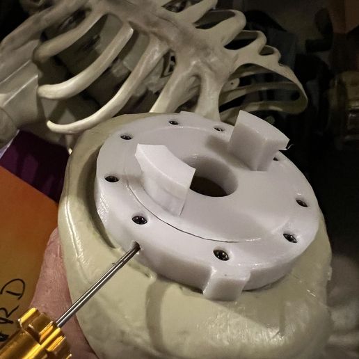 45dc42e2-cf05-458b-aa67-bffde6aa5cdf.JPG 12 foot Skeleton ROTATING Arm Head Bracket Adapter