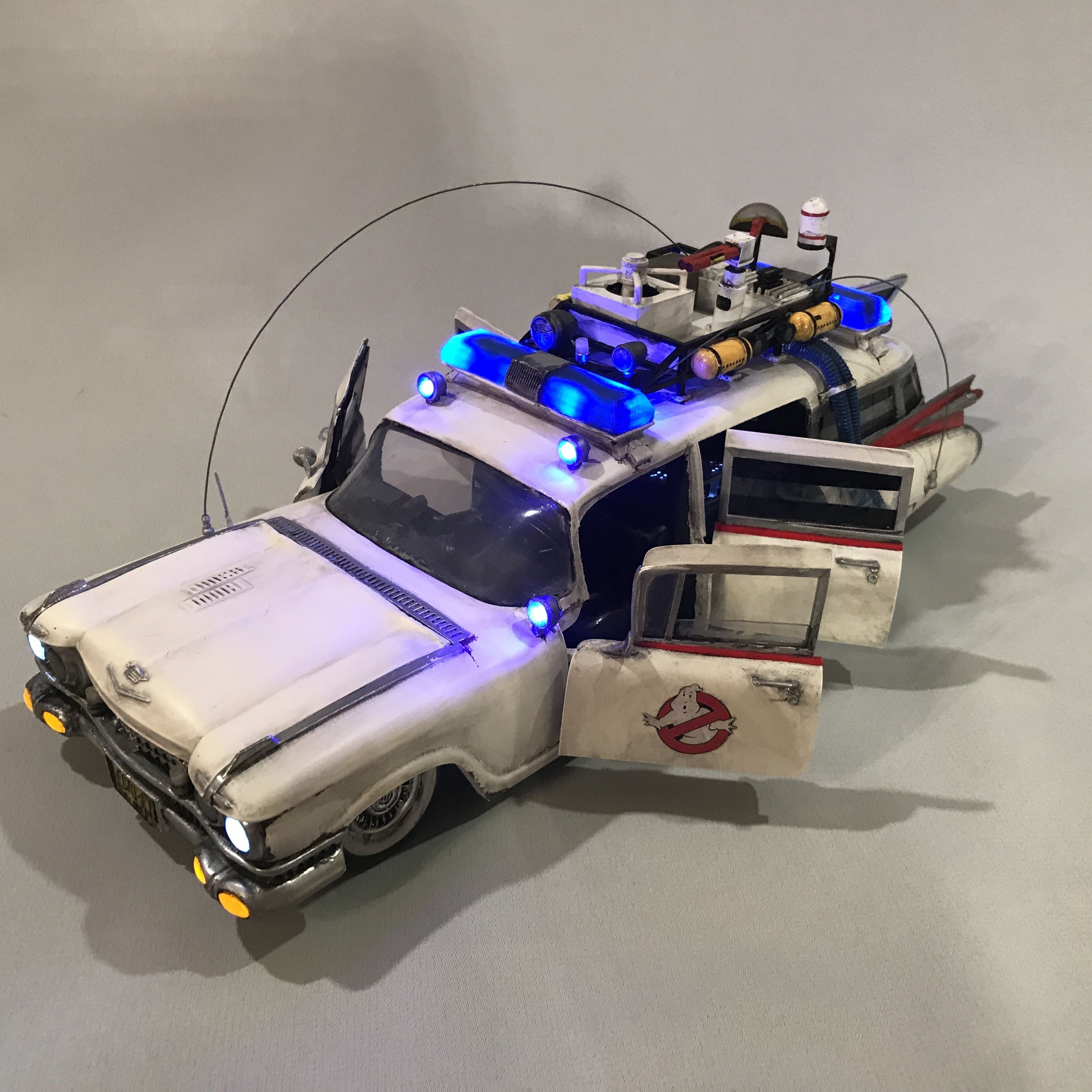 IMG_4405.JPG STL file Ecto-1 with lights and sound! With detailed free instruction!・3D print design to download, OneIdMONstr