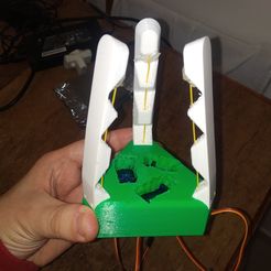 Pal Fichier STL gratuit Pince à trois doigts commandée par un servomoteur 9G・Plan imprimable en 3D à télécharger