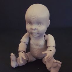 Muñeca miniatura realista articulada - una pieza