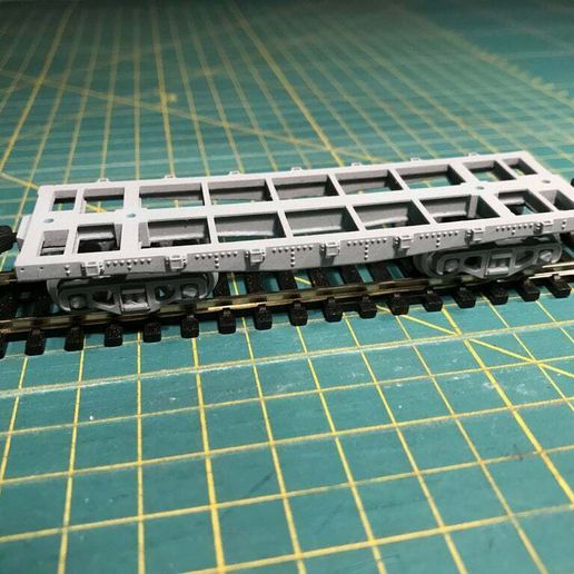 IMG_3934.jpeg Platform / flatbed wagon in h0 scale with american coupler