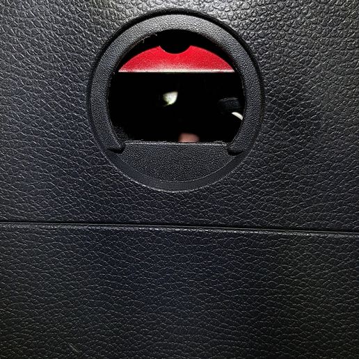 Snapchat-2004293657.jpg ficha da tampa interior da bagageira do golf v