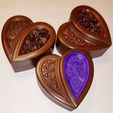 img (10).jpg Jewellery box in the shape of a heart and decorated with roses