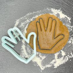56D110CE-93EE-4AEE-8FBB-5C2418656726.jpeg Spock hand live long and prosper cookie cutter