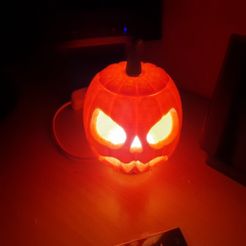 Jack-o-Lantern_Light_USB_on_3.jpg Free 3D file Jack-O'-Lantern USB Light for Halloween・3D printing idea to download
