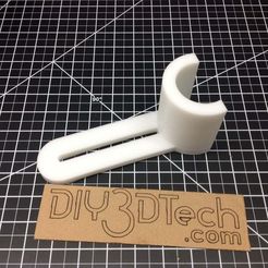 File_003.jpeg SCAD-Datei Customizable PVC Pipe Bracket kostenlos・3D-Druck-Modell zum herunterladen, DIY3DTech