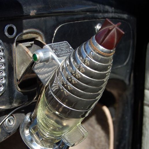 1c28cdf61f5e787e0aaebc4584123ea3.jpg art deco cohete en el coche cafetera