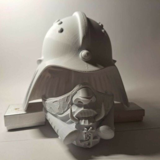 370198888_1332073494103050_5447759085573325259_n.jpg Casco samurái Vader - Fusión de ciencia ficción y armadura samurái tradicional en impresión 3D