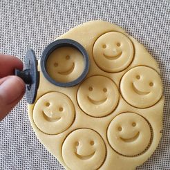 cookies.jpg face cookie cutters