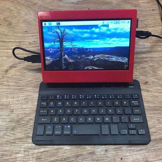 Raspberry Touchscreen 7 inch. Case w. Fan