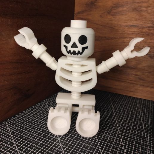 WhatsApp Image 2022-09-04 at 1.27.54 AM.jpeg L E G O Giant Skeleton Minifig