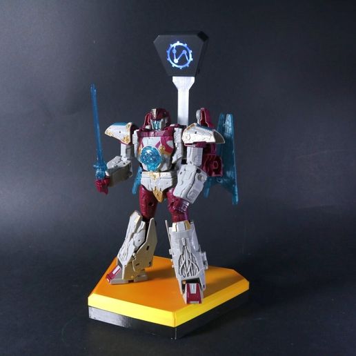 01.jpg Présentoir pour Transformers AotP Vector Prime