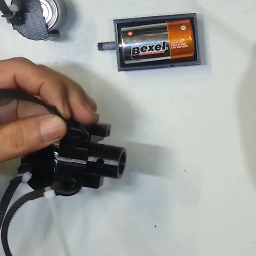 스파이더1.mp4_000563596.png como fazer um robô de desenho vertical