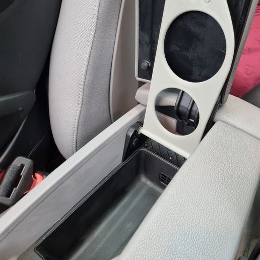 20220129_151957.jpg BMW e60 e61 cup-holder