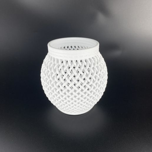 890fd71934bcccdef298ae5e06ddfdc.jpg Woven basket